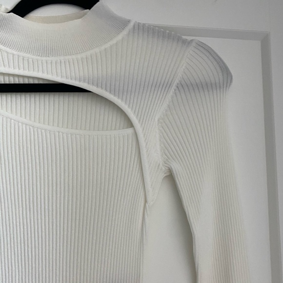 Babaton long sleeve cut out - Picture 6 of 7